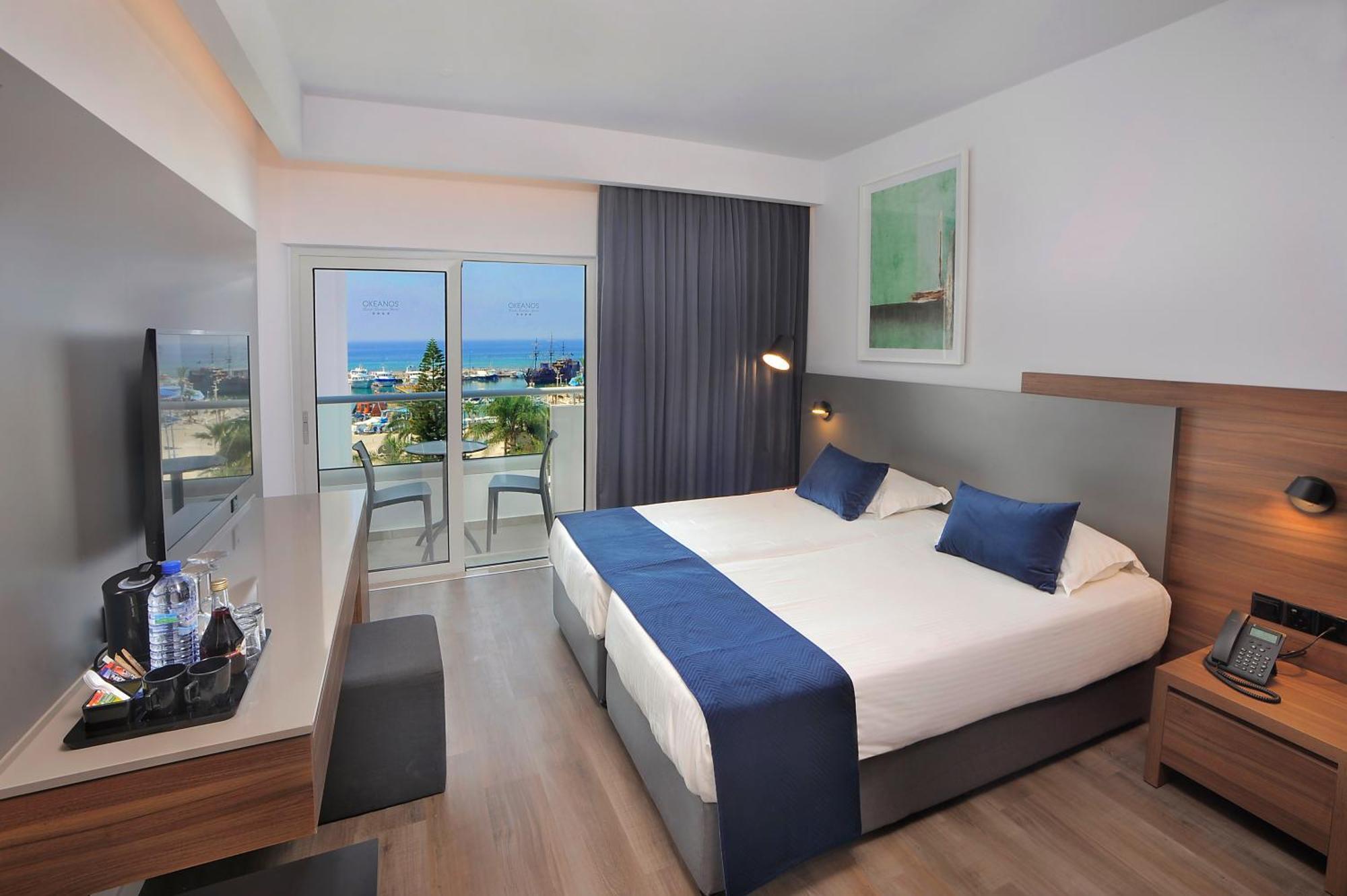 Chambre Double ou Lits Jumeaux - Vue Latérale sur Mer