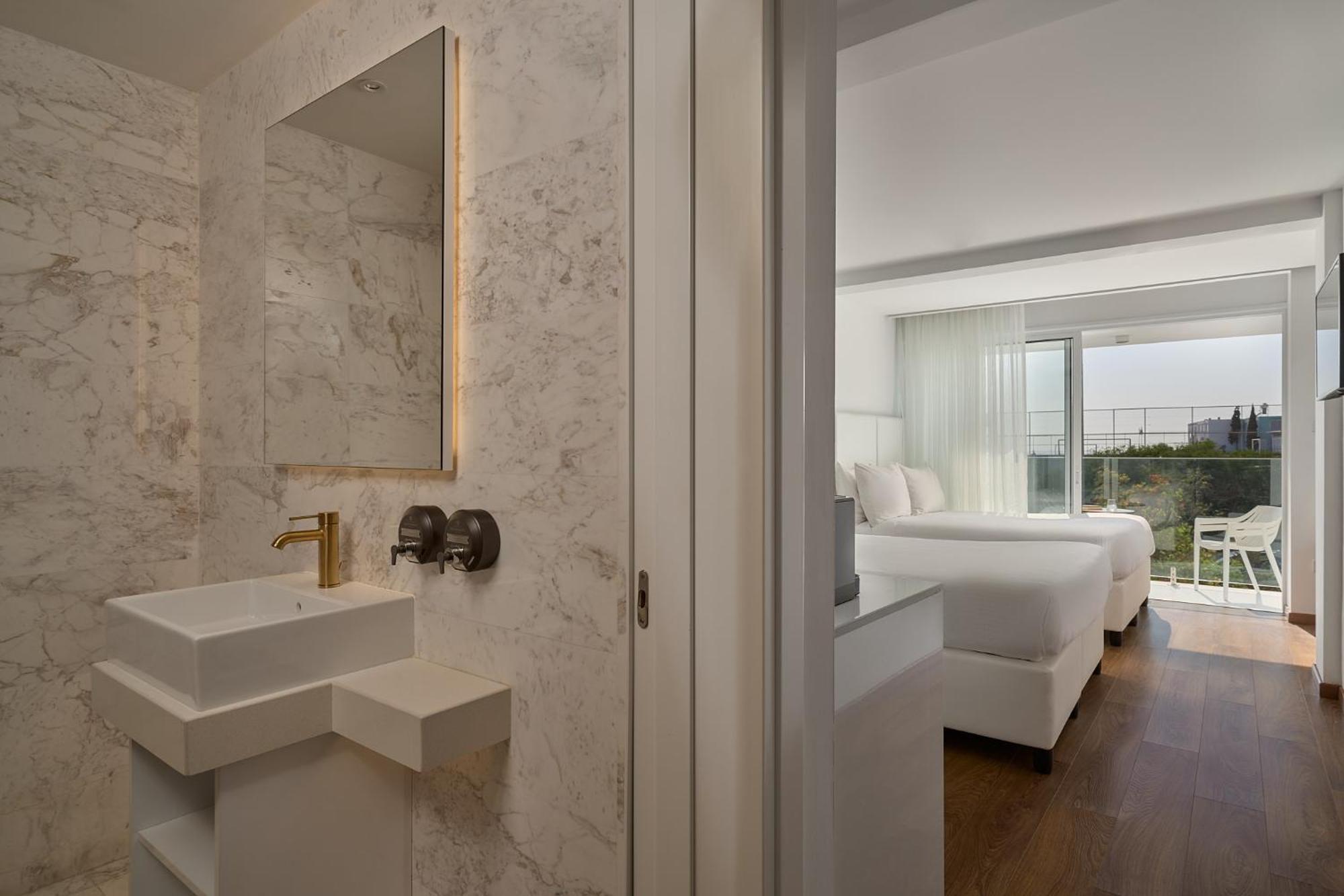 Deluxe Room Urban View (Two King Beds)